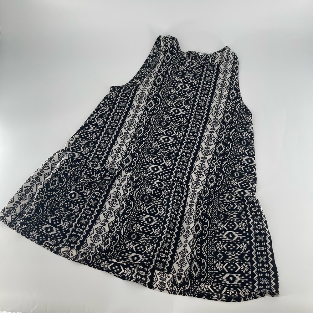 Subdued Black Paisley Print Sleeveless Tunic Top